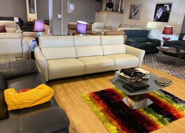FRANCO FERRI GINEVRVA LARGE SOFA CREAM £2499 (SWANSEA SUPERTSORE)