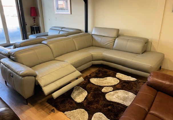 SANTOS electric recliner corner suite grey £1499 (SWANSEA SUPERSTORE)