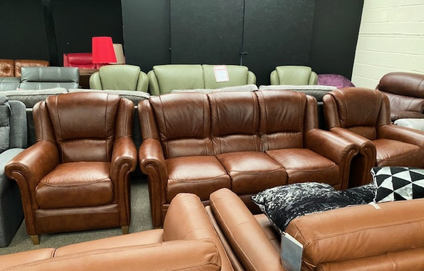 GRADI RIMINI 3 SEATER AND 2 CHAIRS ANTIQUE BROWN £1999 (SWANSEA SUPESTORE)